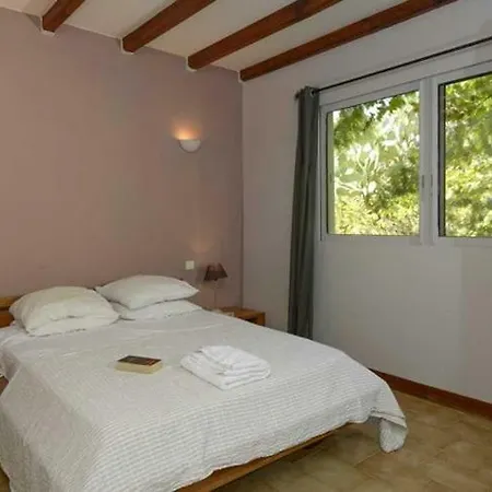 Calvi Sleeps 4 Air Con Wifi *