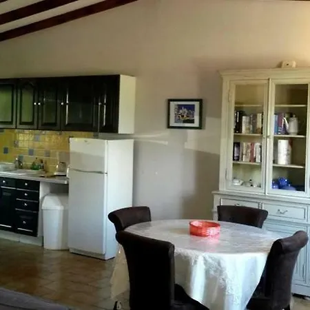 Calvi Sleeps 4 Air Con Wifi Апартаменты